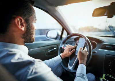 Automobilistes, même à l’arrêt, cette pratique peut vous coûter cher