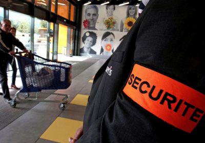 Fouille des sacs à main